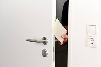 ouvrir une porte claquée avec une carte