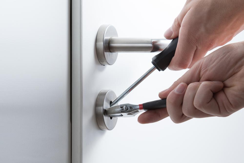 ouvrir une porte fermée à clef