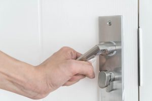 ouvrir porte fermée