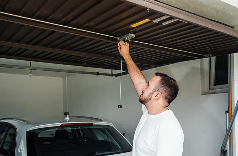 ouvrir porte garage basculante