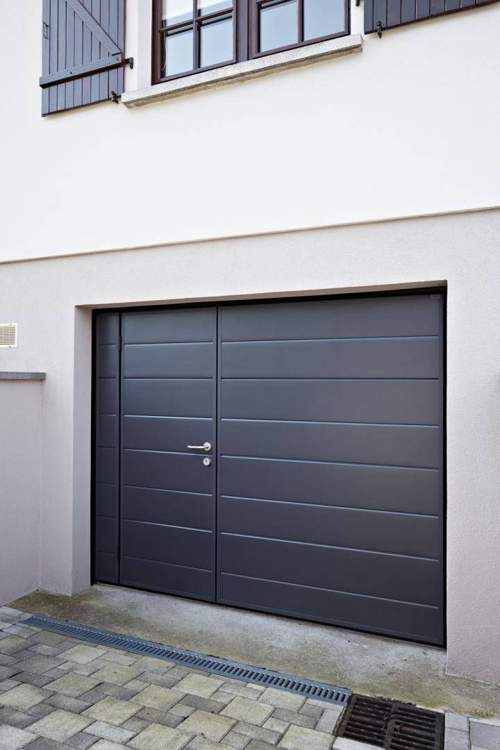 porte de garage motorisée avec portillon